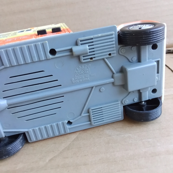 Vintage 1992 Toy Metro City Ambulance Rescue 18 Lights & Sounds FX - Picture 12 of 15